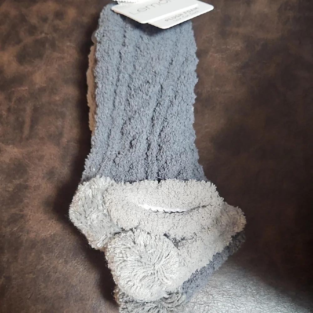 LEMON PLUSH FOAM LOW CUT SOCKS: GRAY: NEW WITH TAGS: ONE SIZE FITS MOST